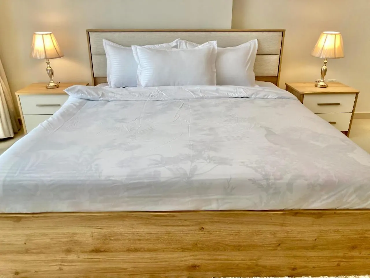 Apartment Signature 1 Bedroom Escape In Dunya Tower Experience Downtown Dubai At Its Finest