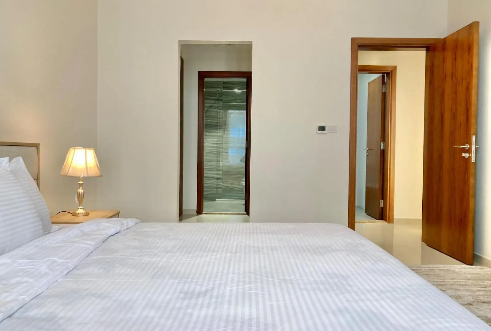Signature 1 Bedroom Escape In Dunya Tower Experience Downtown Dubai At Its Finest United Arab Emirates