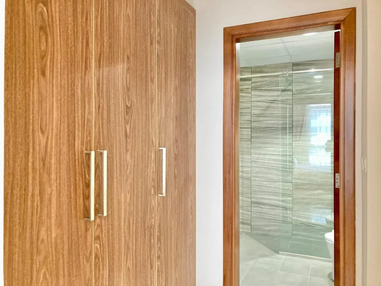 Apartment Signature 1 Bedroom Escape In Dunya Tower Experience Downtown Dubai At Its Finest