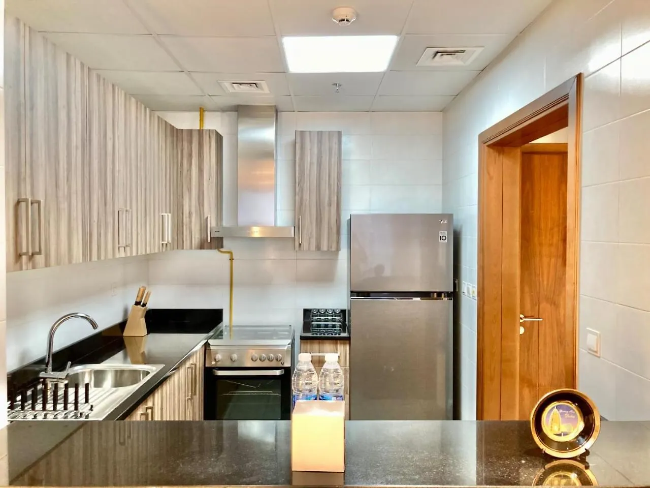 Signature 1 Bedroom Escape In Dunya Tower Experience Downtown Dubai At Its Finest Apartment